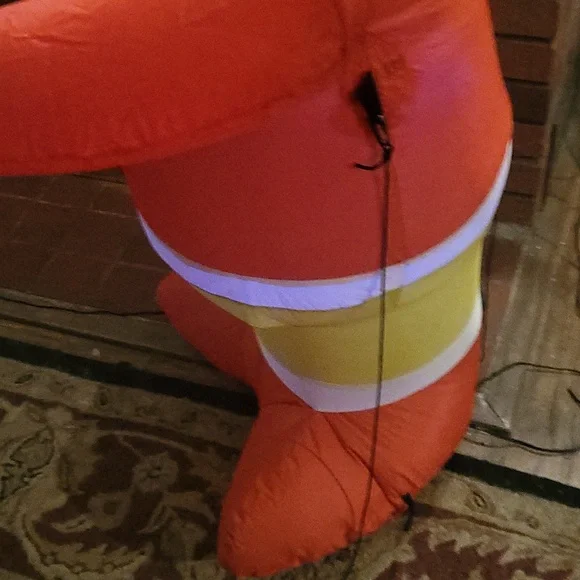 Inflatable Grinch - Picture 4 of 7